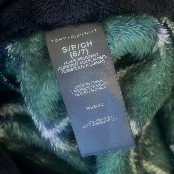 Tommy Hilfiger boys plush robe - Picture 3 of 5